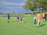 Laatste training S.K.N.W.K. JO7-1 (partijtje tegen de ouders) van maandag 27 mei 2024 (85/180)